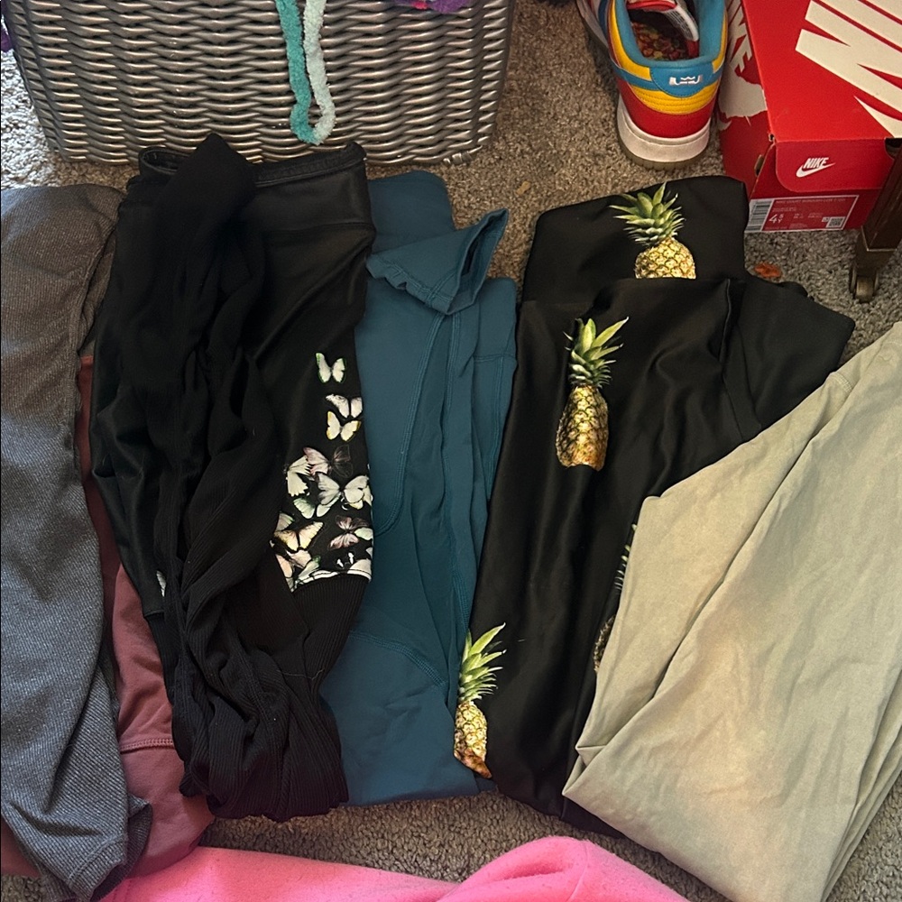 Mix and match lulu and beyond yoga
4 for 100
6 for 120
8 for 180